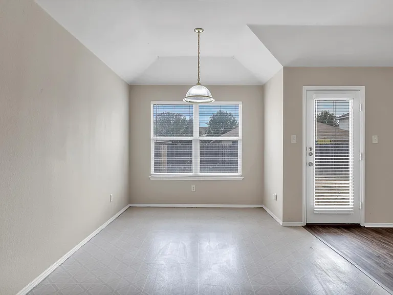 9641 Olivia Dr — Photo 12