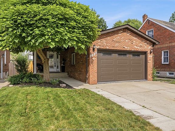 3rd image of 2282 Woodlawn Ave