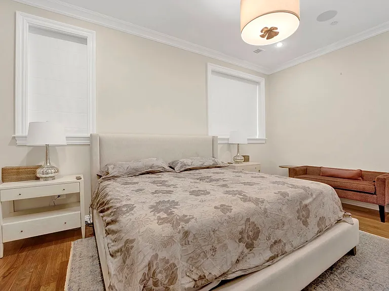 103 E Chestnut St #103 — Photo 37