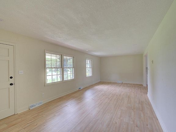 4th image of 1195 Holly Springs Rd