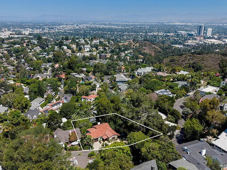 3475 N Knoll Dr — Photo 38