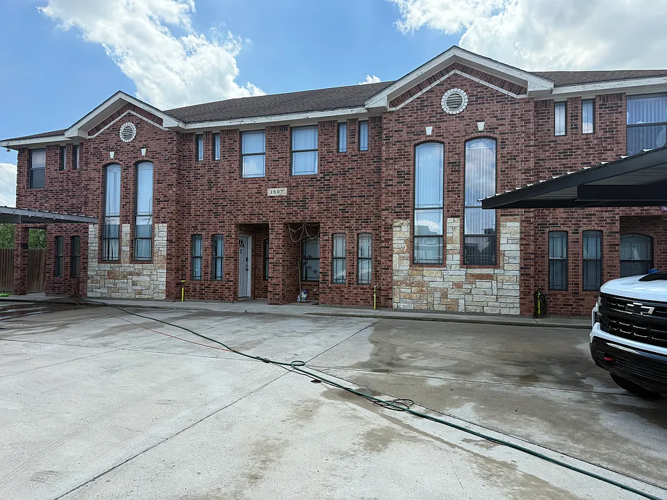 1507 W Kiwi Ave