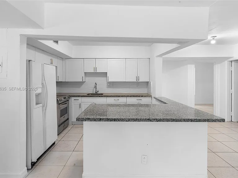 3061 NE 4th Ave — Photo 5