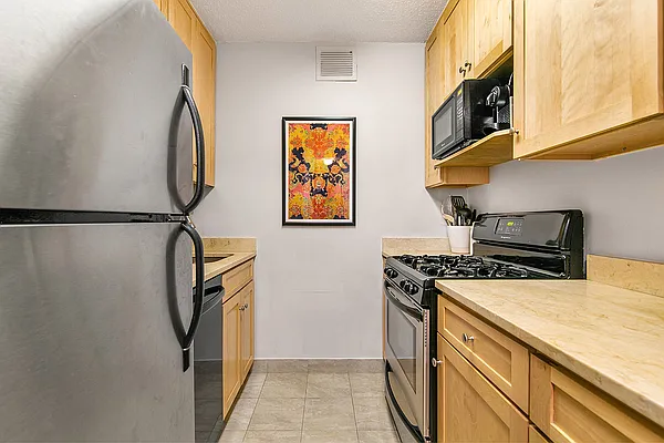 Rented by SERHANT. | media 2