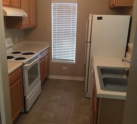5th image of 7094 Saint Ives Ct