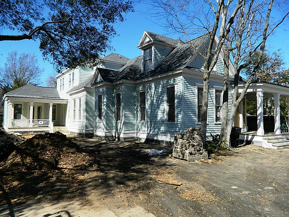 Original house was 1920 Victorian. The house was expanded to the back with a side wing for master su
