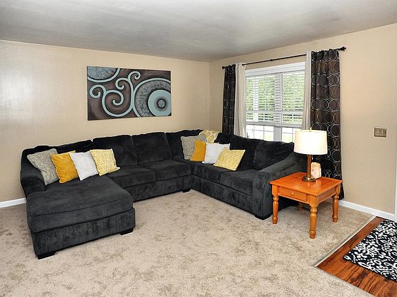 3rd image of 5505 Sapphire St