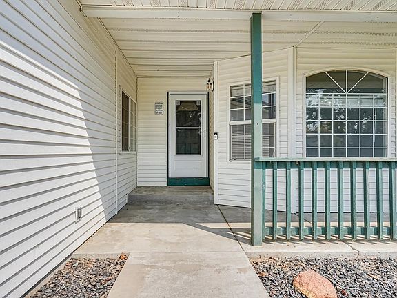 2nd image of 1807 Fairoaks Dr