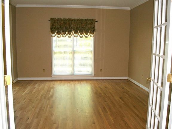4th image of 3032 Oaktree Lndg NE