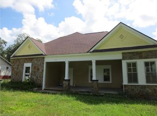 648 Riverside Dr, Eden, NC 27288