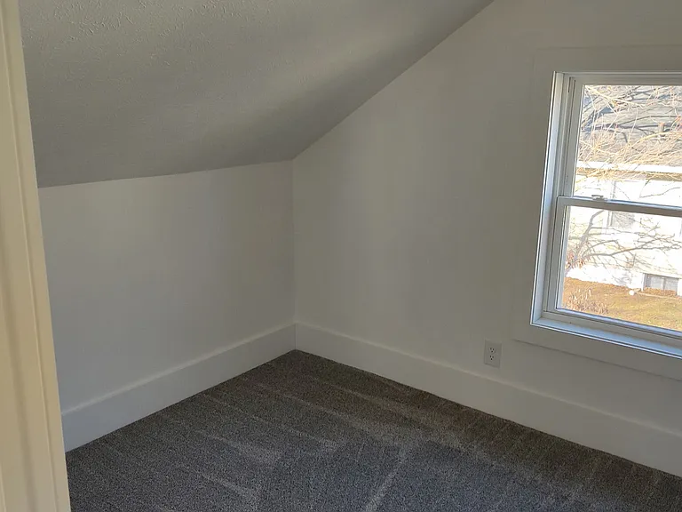 1045 Huey St — Photo 12