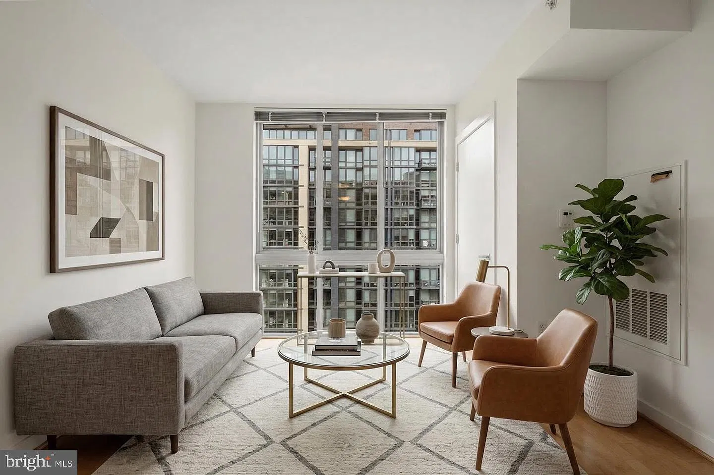 1 bed, 1.0 bath, 696 sqft, $2,300 — Photo 3