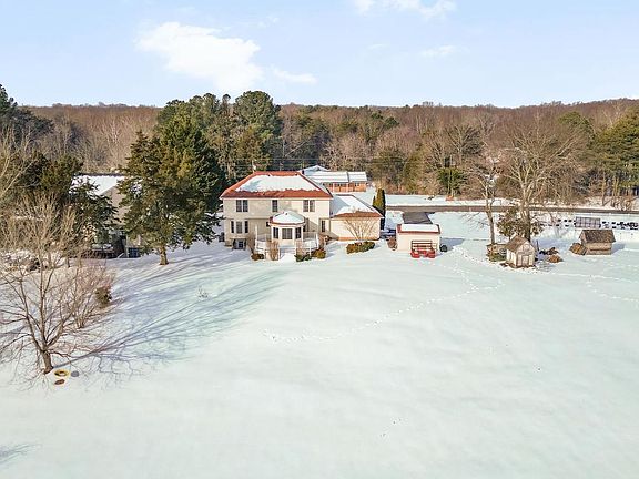 3rd image of 10449 Pineview Rd