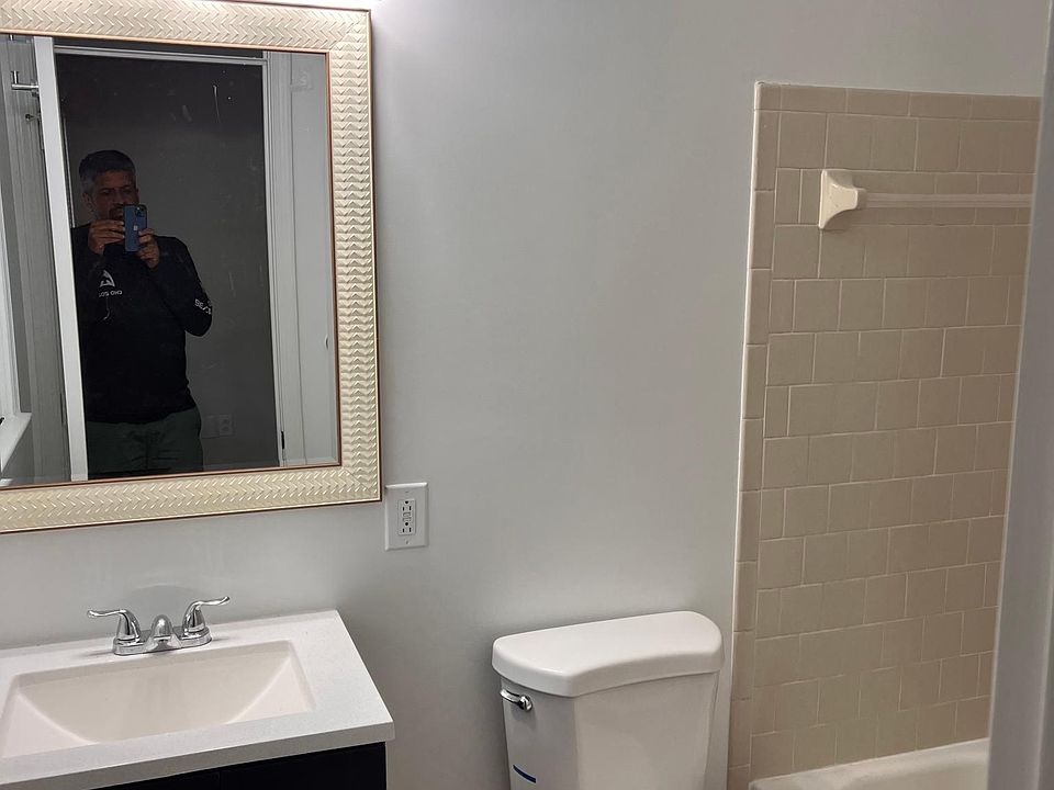 3rd floor bathroom attached to bedroom (1)