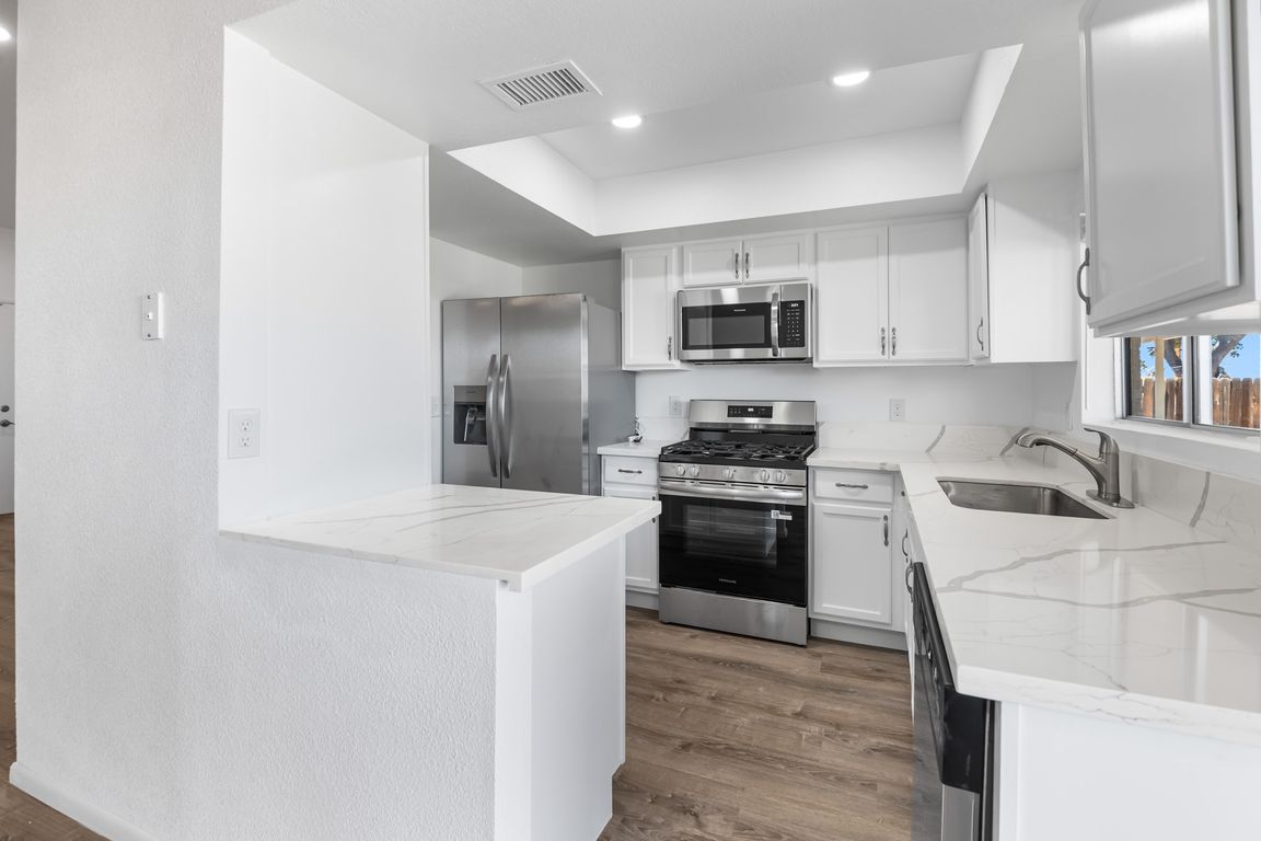 4034 Canyon Hills Dr-12