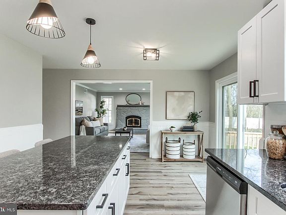 5th image of 128 Azalea Dr