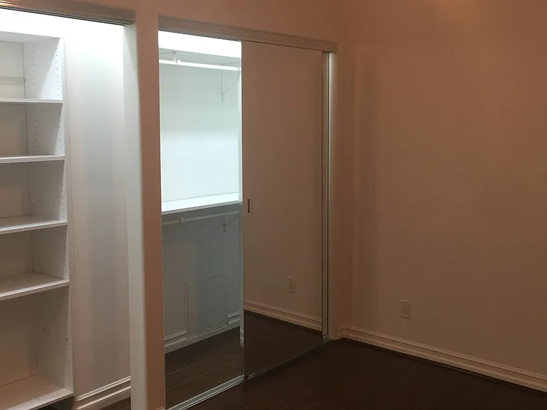 1530 Parmer Ave — Photo 37
