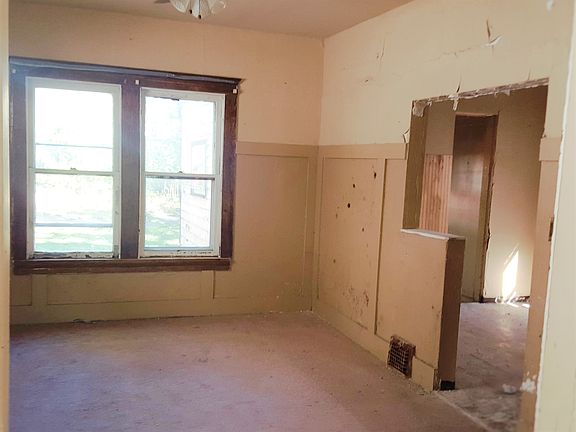 4th image of 3219 E 118th St