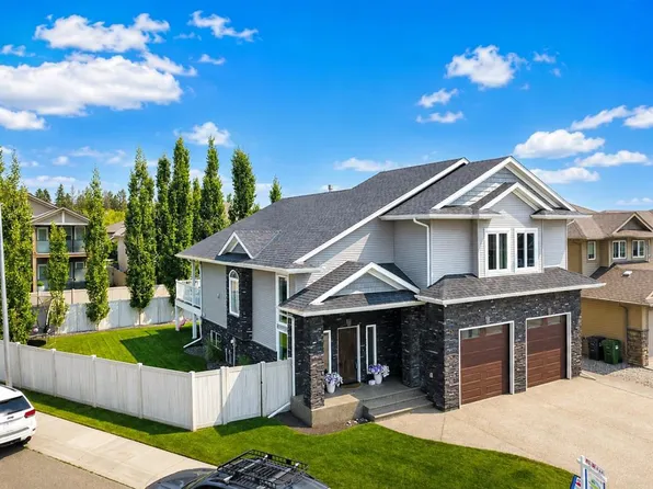 25 W Grove Close, Red Deer, AB T4P 0P4