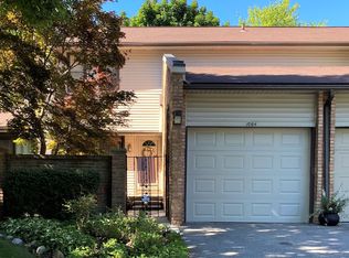 1064 Willow Grove Ct, Rochester, MI 48307