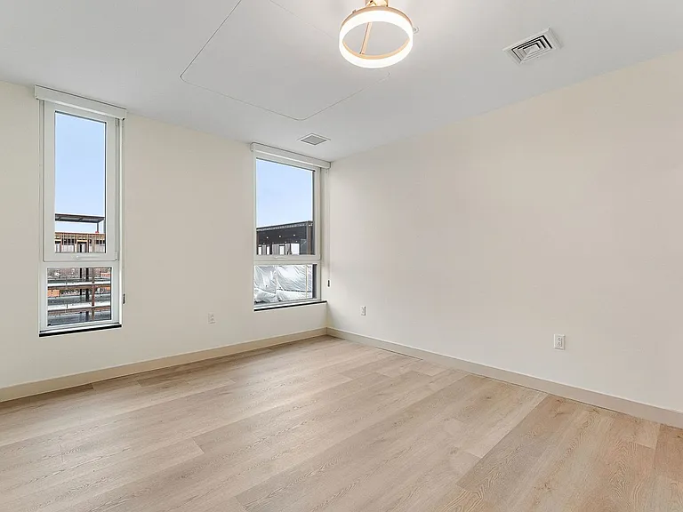 Bank Street Apartments at Burlington Square — Photo 23