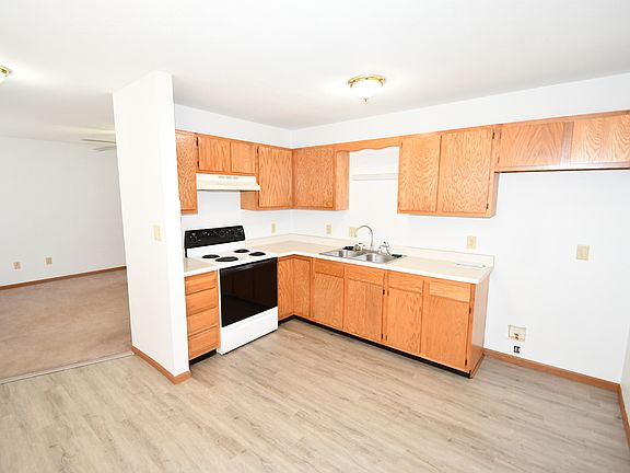 2nd image of 1909 N Luett Ave