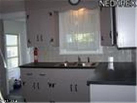 5th image of 586 S Hazelwood Ave