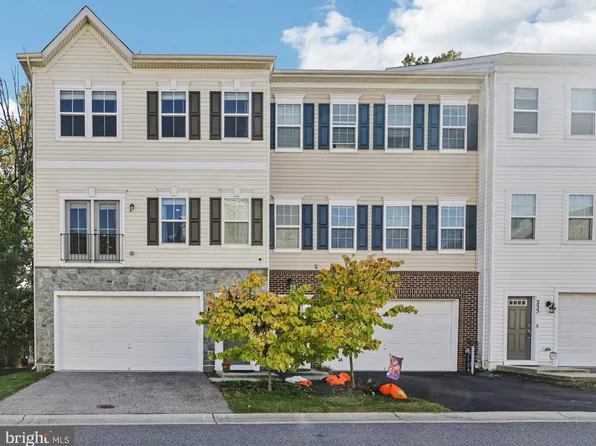 251 Oakview Village Dr, Glen Burnie, MD 21061