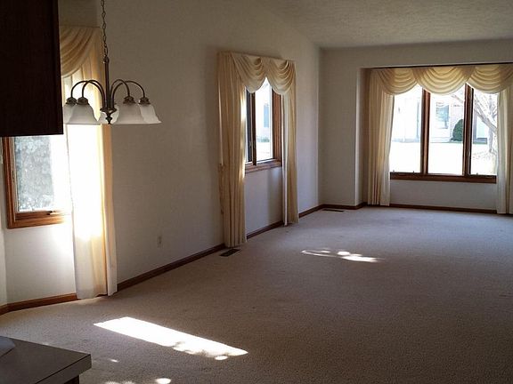 3rd image of 2848 Hidden View Dr SE