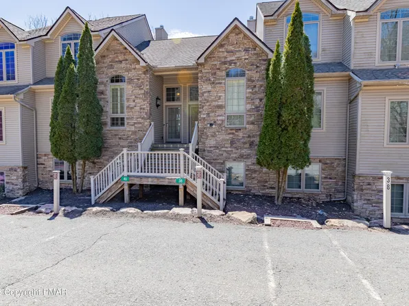 40 Mountainwoods Dr, Lake Harmony, PA 18624
