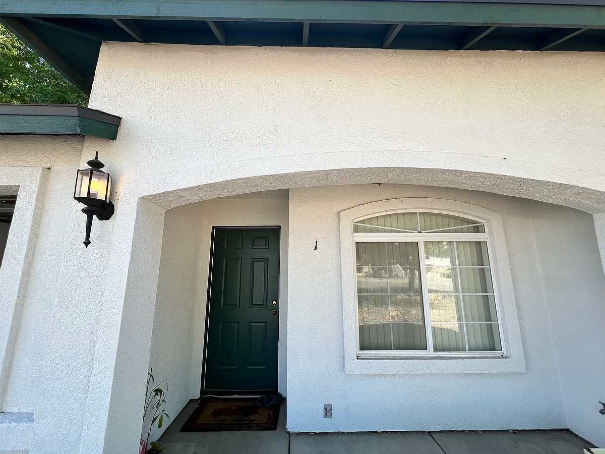 Building Photo - 2472 Fox Ct #1