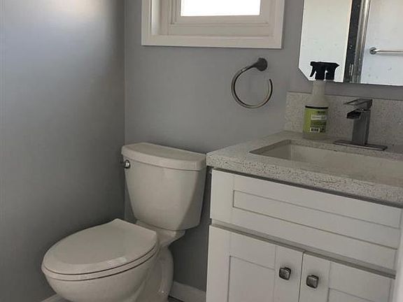 5th image of 1611 Encino Ave