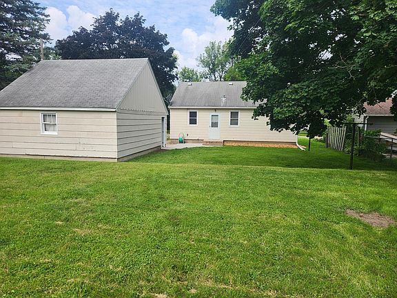 4th image of 1806 2nd St NE