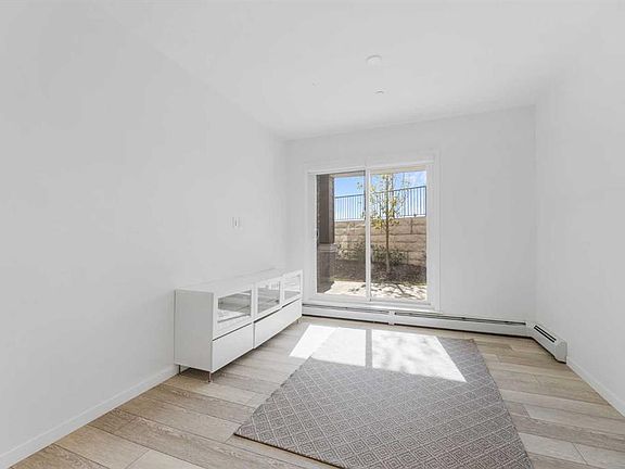 5th image of 3727 NE Sage Hill Dr NW #3104
