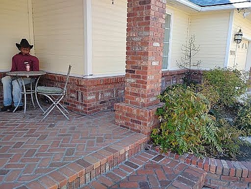 GardenAreaNextToMainEntrance