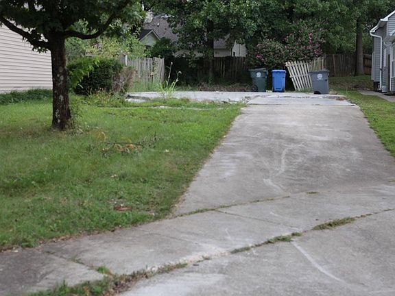 3rd image of 417 Chelsea Woods Dr