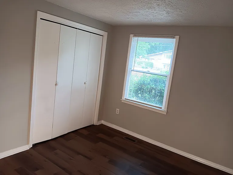 3130 Vestal Pl — Photo 6