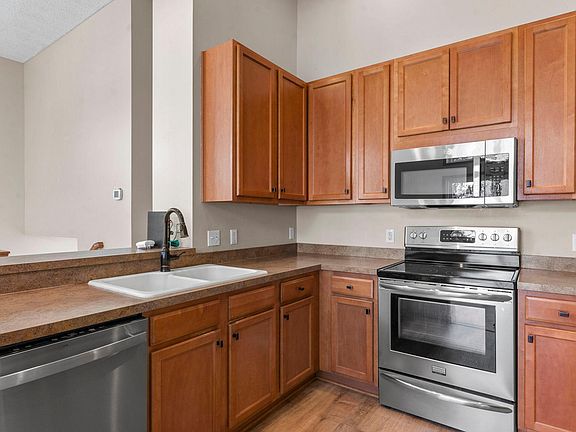 4th image of 15359 Foster Dr N