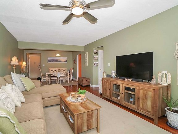 5th image of 210 E Broadway APT 4M