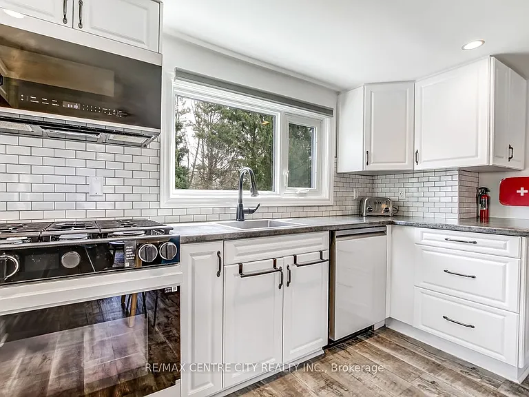339 Catherine St — Photo 12