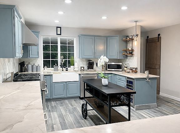 3rd image of 2555 Camelot Way