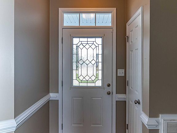 4th image of 111 Willowbrook Dr