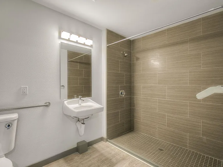 Helene Apartments — Photo 30