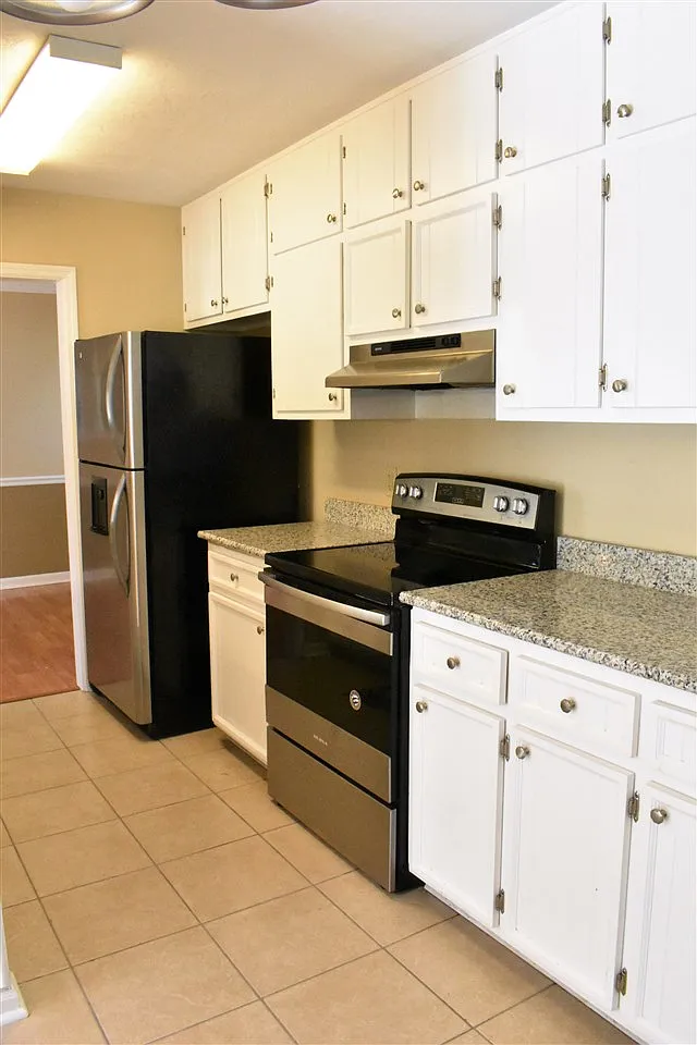 3 bed, 2.0 bath, 1588 sqft, $2,150 — Photo 3
