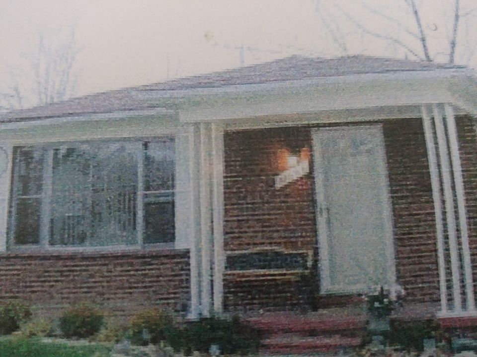 1st image of 22031 Cloverlawn Ave
