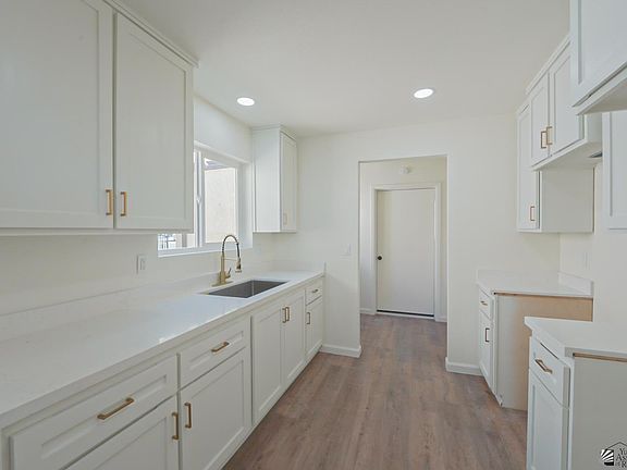 5th image of 1402 W Las Lomas St