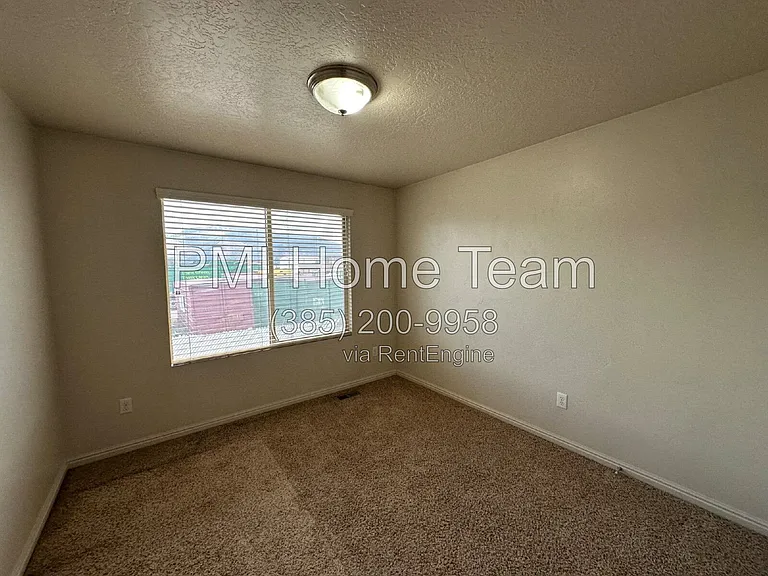 2414 S Andover St — Photo 14