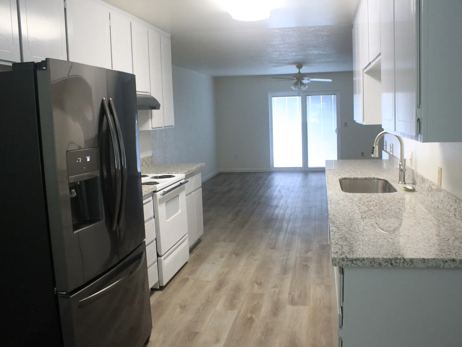 2 bed, 1000 sqft, $1,750 — Photo 2