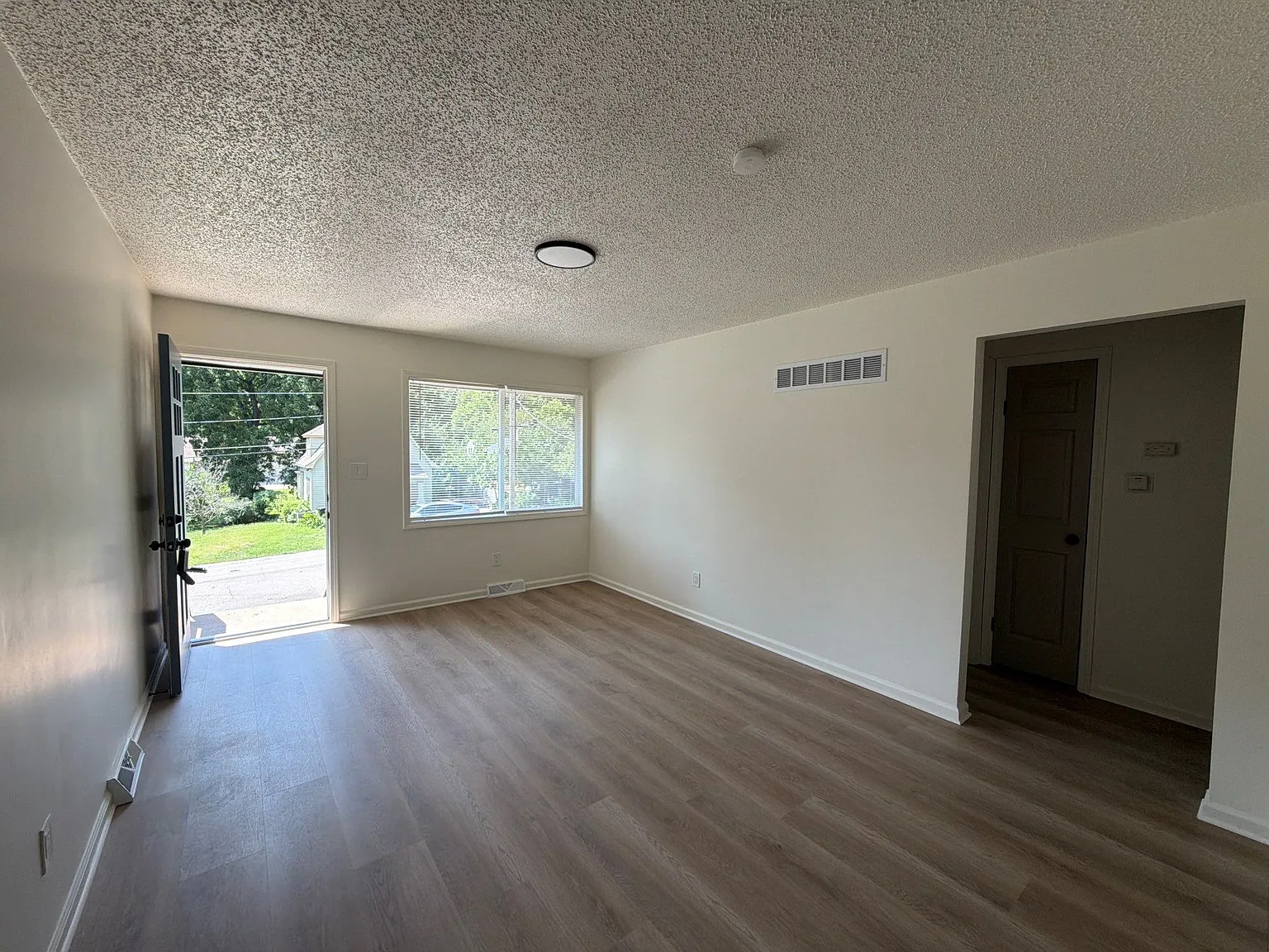 S Hardy Ave, Independence — Photo 4