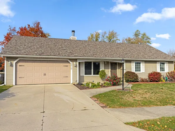 2012 Versailles Village Pl, Fort Wayne, IN 46808
